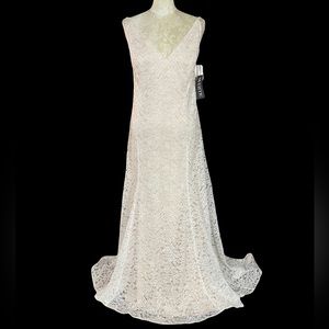 Vera Wang White Wedding Dress Floral Lace white over Nude low neck in sz 18W